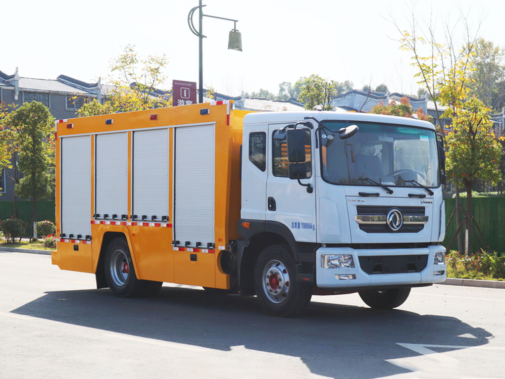 東風D9大(dà)流量排水(shuǐ)車